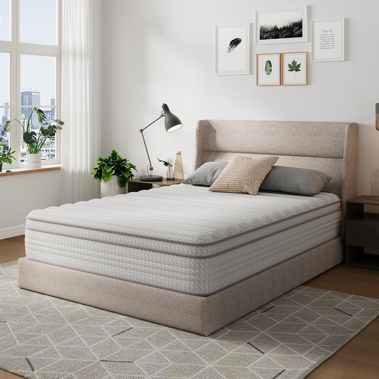 Memory Foam Mattress In A Box Queen - 12インチのクイーンサイズマットレス。箱入りで、スプリング入りハイブリッドマットレス。アレルギー対策済み、腰痛緩和効果あり。グラスファイバー不使用。認証済みのフォームを使用。ボックススプリングは不要。